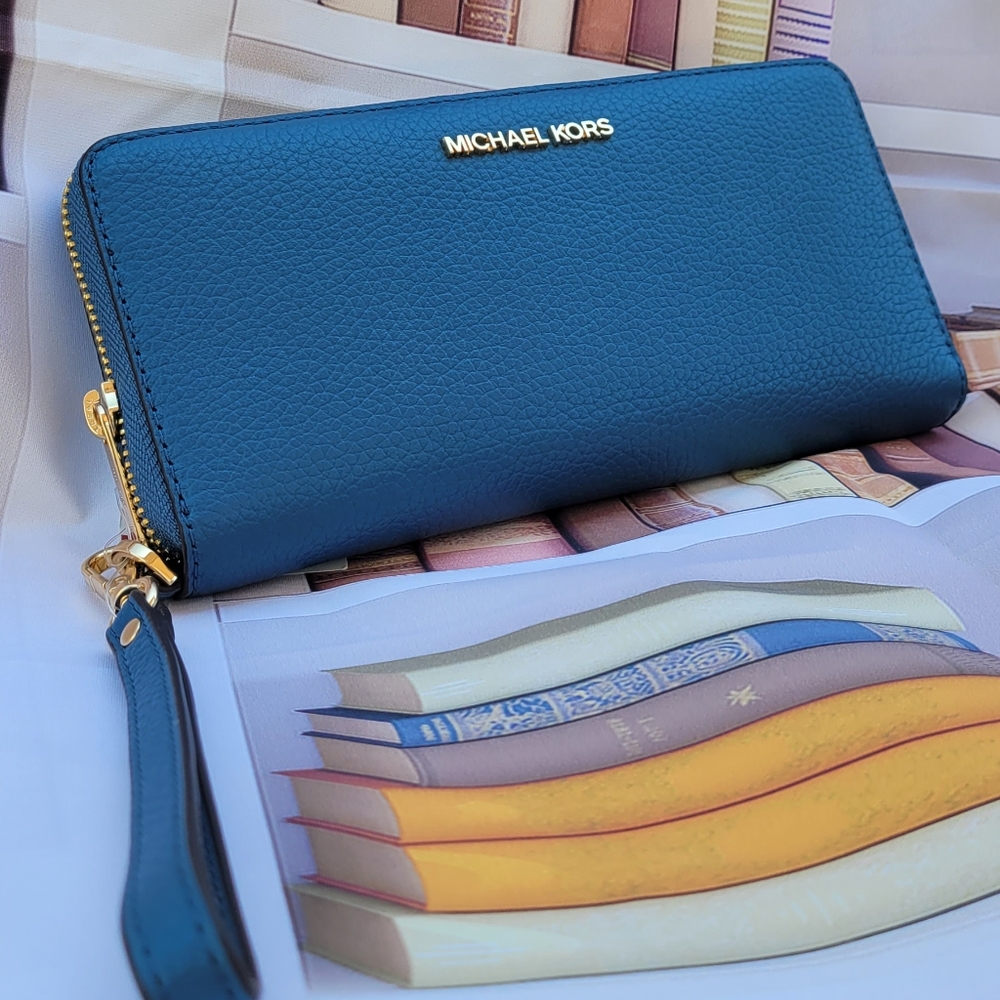 Michael Kors large wallet NWT